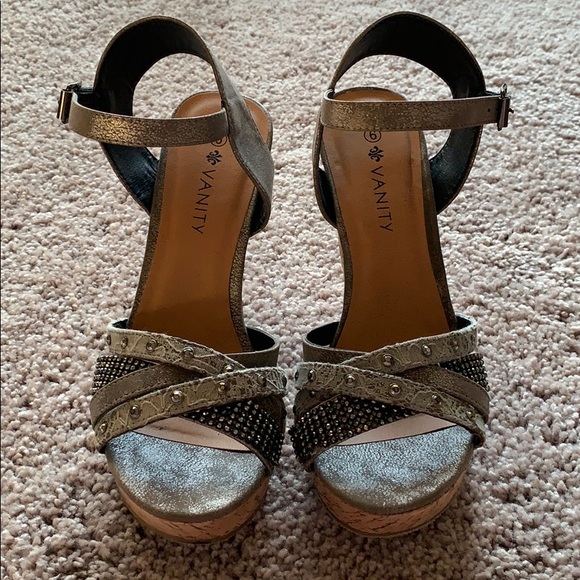 Vanity Shoes - Size 9 Vanity Wedges